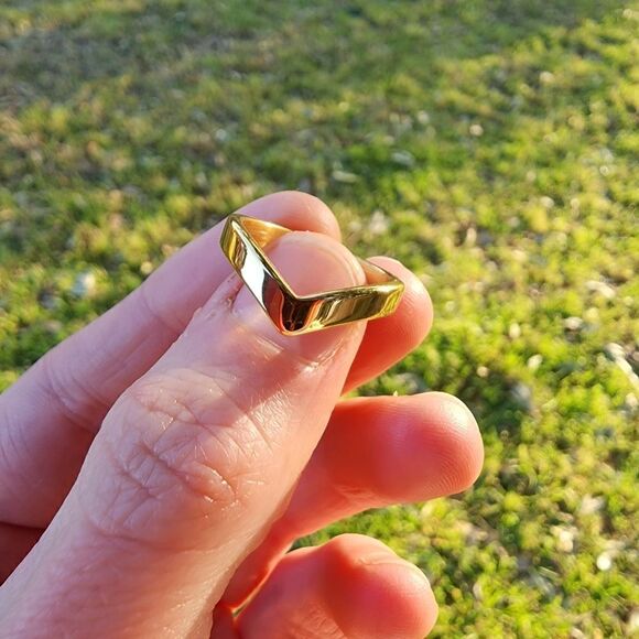 Gold Flat Chevron Curved V Ring - Picture 8 of 11